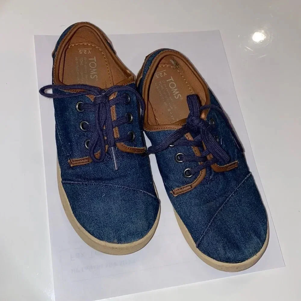 Tom’s Denim sneakers